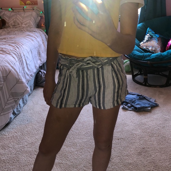 🌼 JOLT shorts 🌼 - Picture 1 of 5